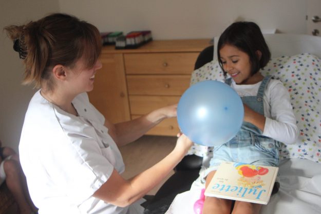 La prise de sang chez l'enfant peut être un moment stressant, voici comment le rendre plus agréable