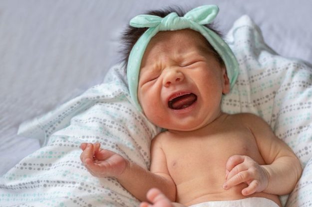 pleurs nourrissons ostéopathie