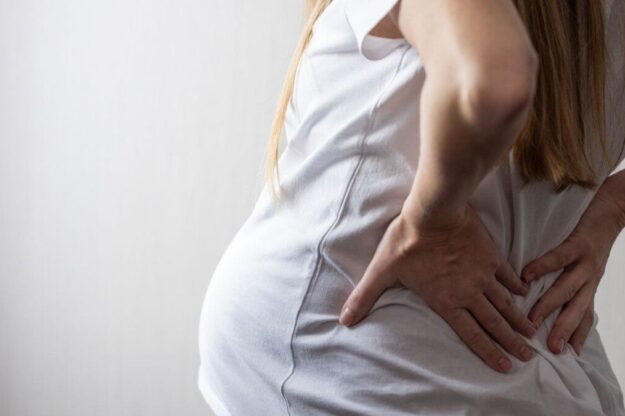 Douleurs de dos pendant la grossesse : causes, prévention et solutions. Kinésithérapie au centre Haptis à Perwez